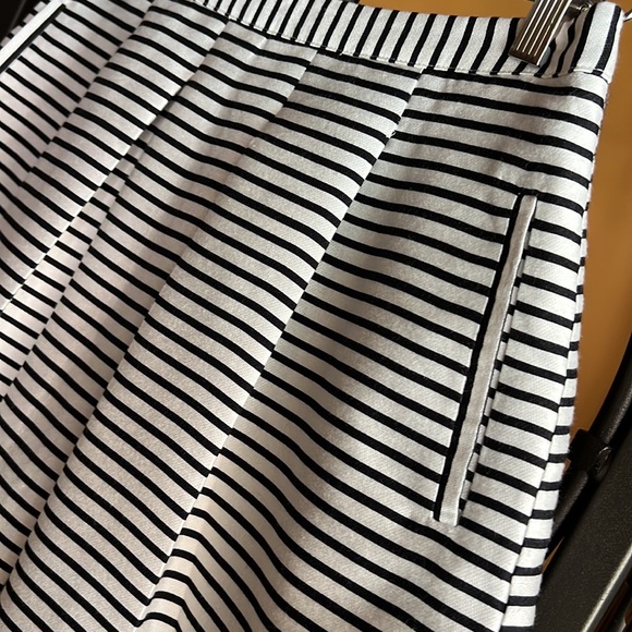 🚨SOLD🚨FOREVER 21 A-Line Skirt - Picture 2 of 9